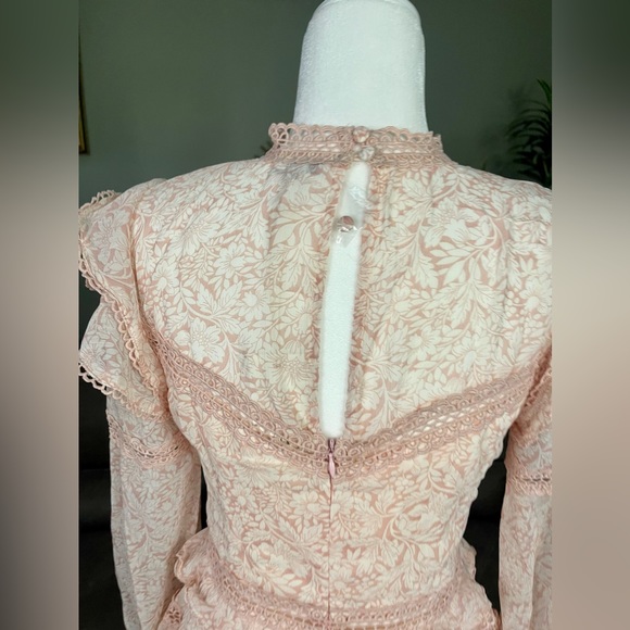 GORGEOUS NWT Floral Tiered Ruffle Dress Vici Exclusive x Fate Sz M Medium - Picture 12 of 14